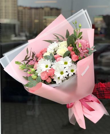 Букет цветов из: Розы, Лизиантусы и Хризантемы в Воронцовской